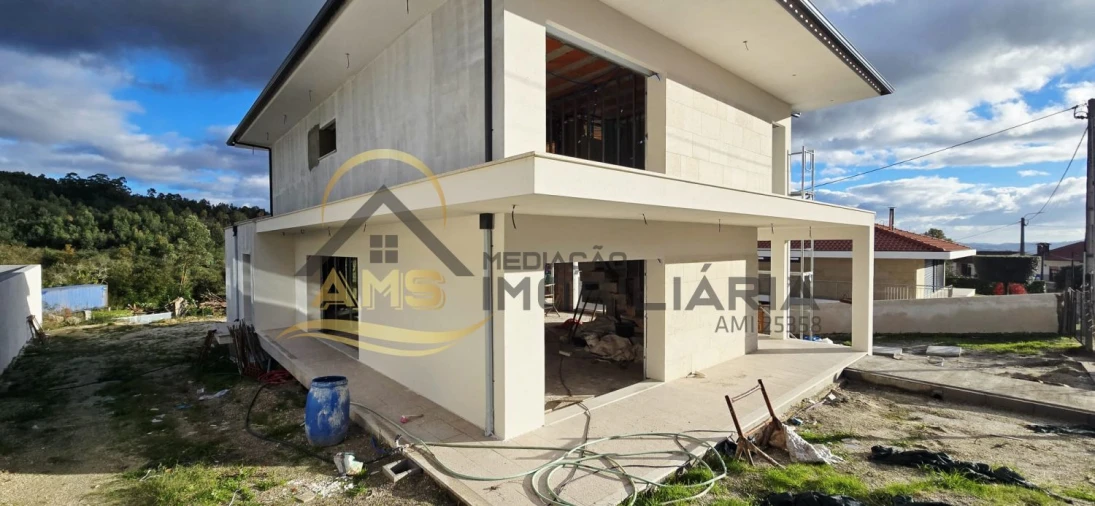 Moradia T4 para Venda em Revelhe Foto 60