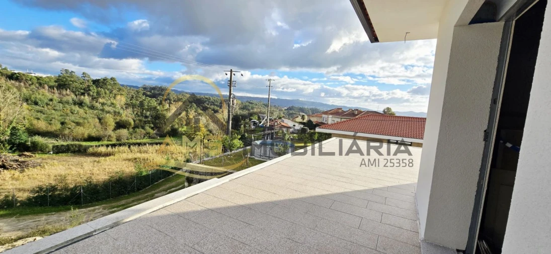 Moradia T4 para Venda em Revelhe Foto 3