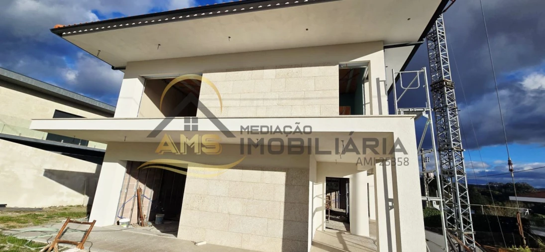 Moradia T4 para Venda em Revelhe Foto 5