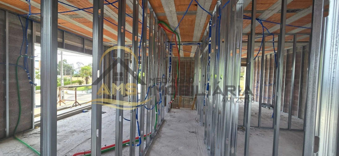 Moradia T4 para Venda em Revelhe Foto 28