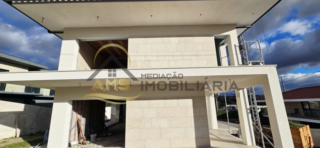 Moradia T4 para Venda em Revelhe Foto 4