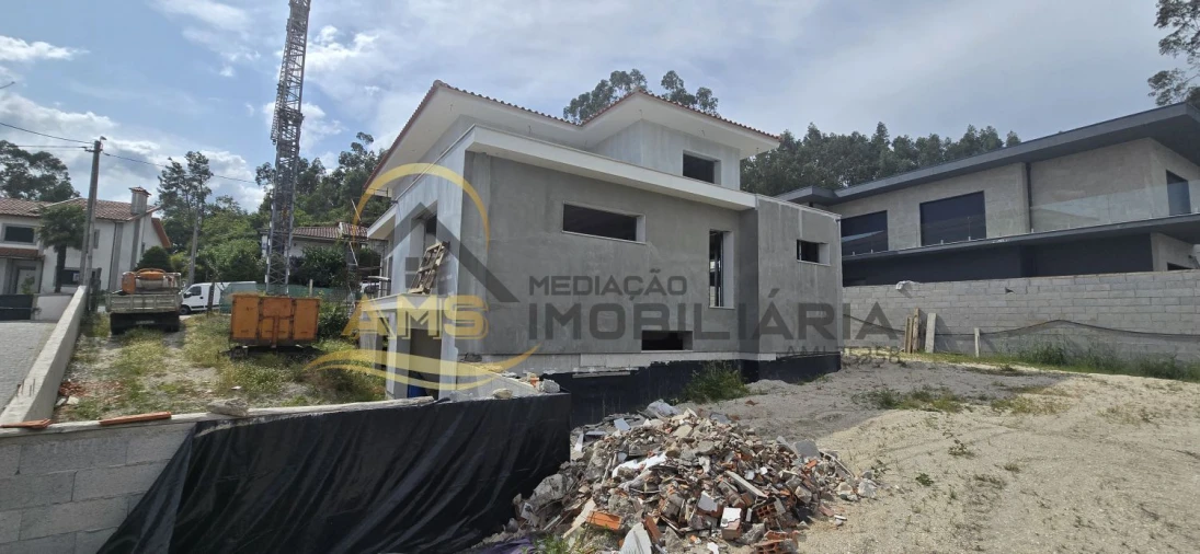 Moradia T4 para Venda em Revelhe Foto 5