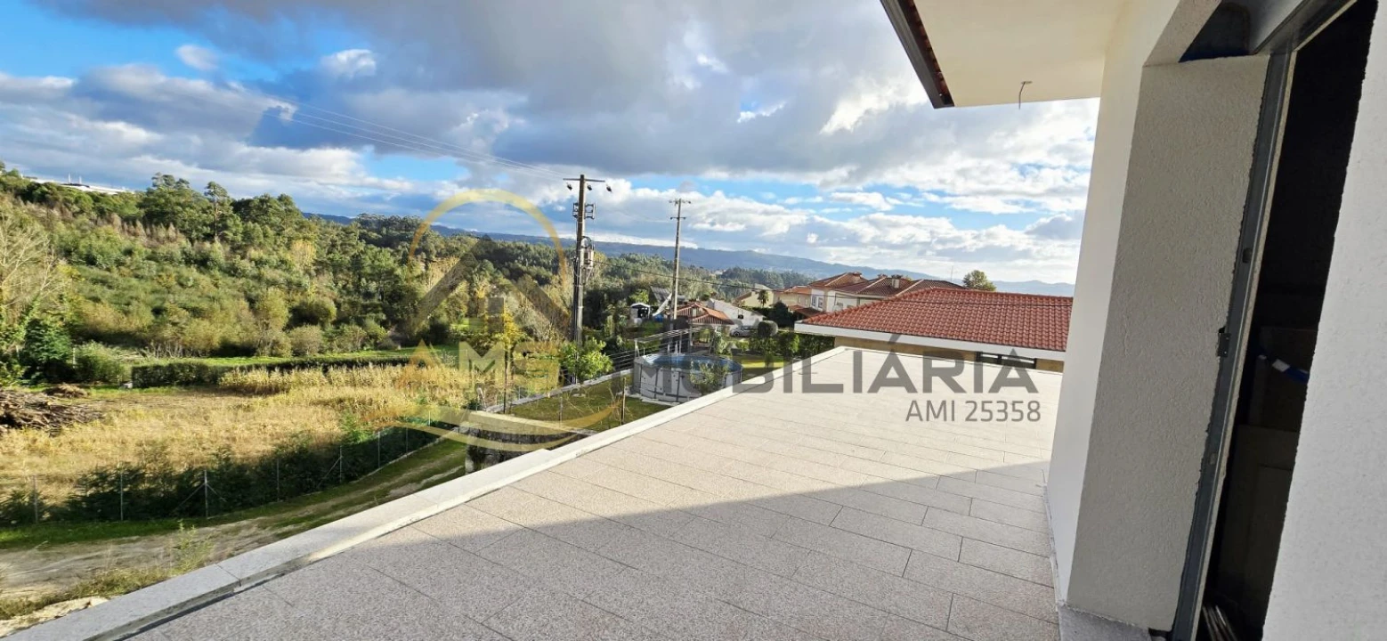 Moradia T4 para Venda em Revelhe Foto 3