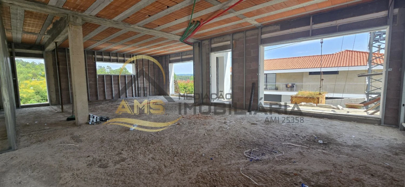 Moradia T4 para Venda em Revelhe Foto 56