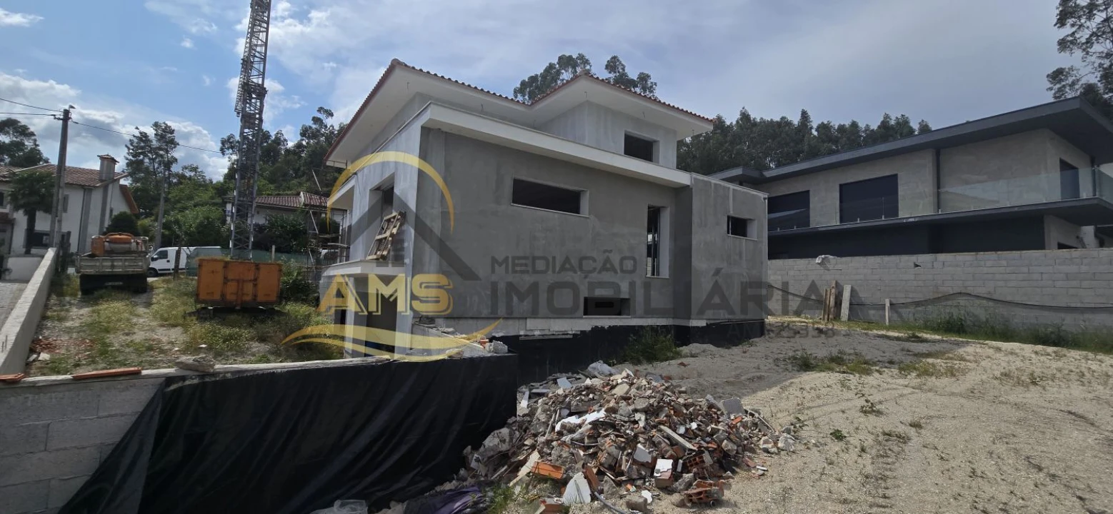 Moradia T4 para Venda em Revelhe Foto 51