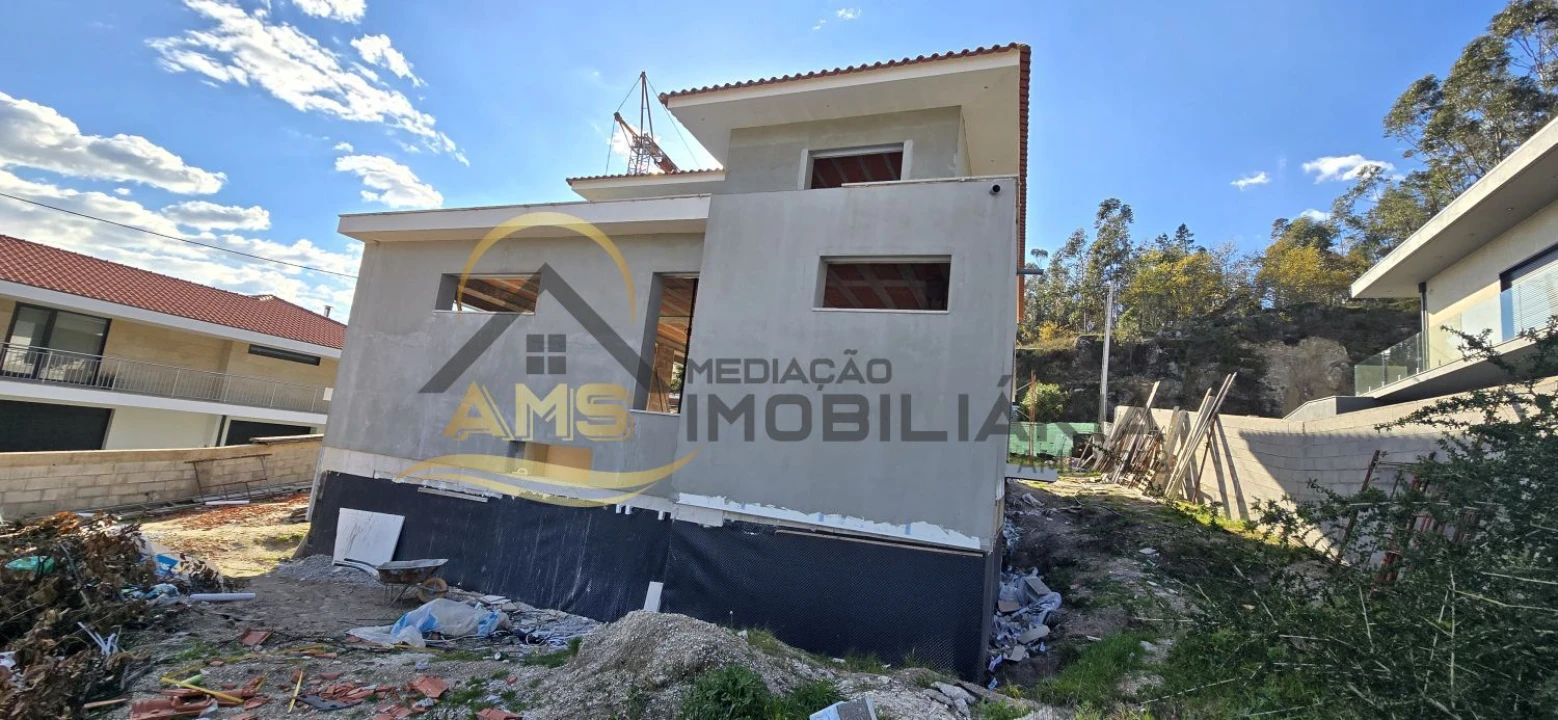 Moradia T4 para Venda em Revelhe Foto 27