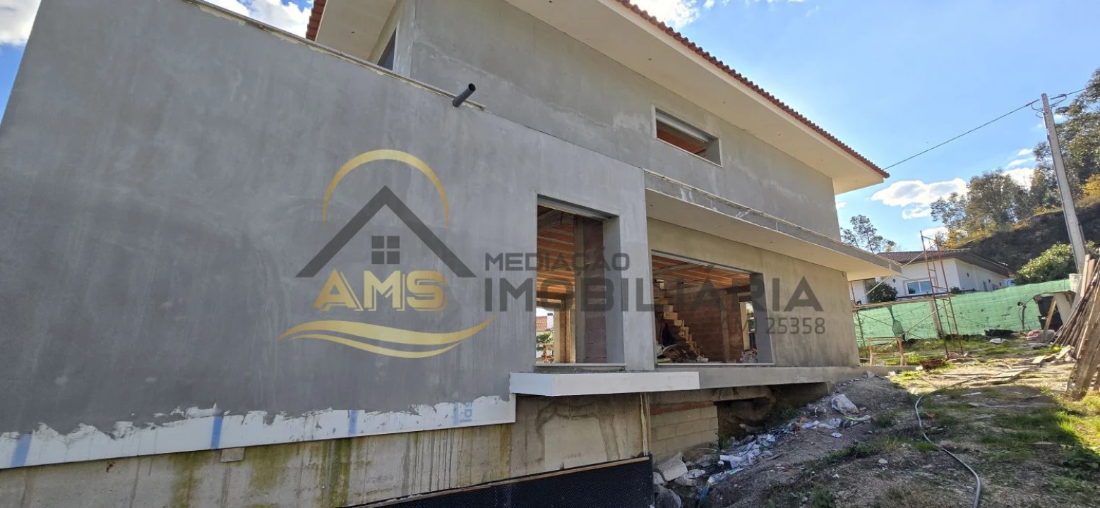 Moradia T4 para Venda em Revelhe Foto 15