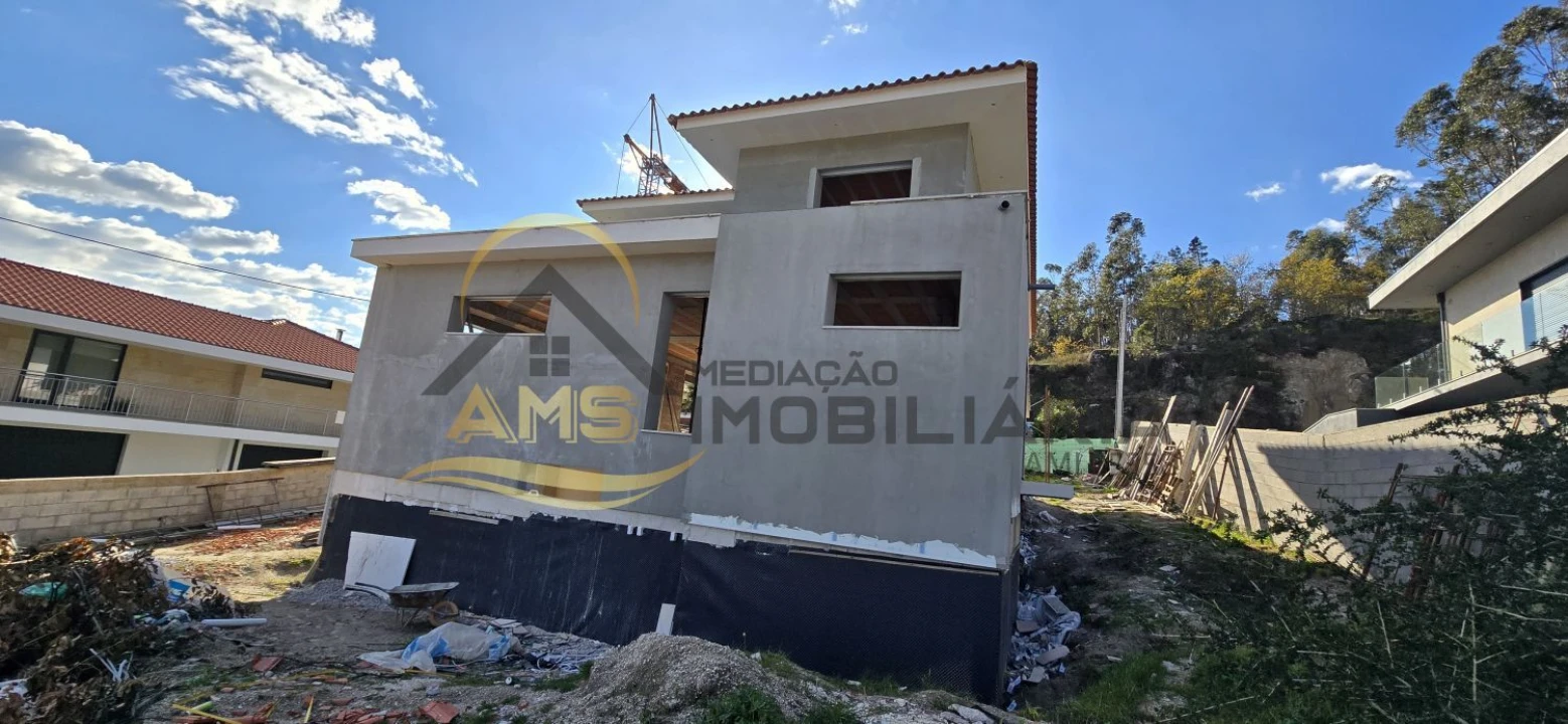 Moradia T4 para Venda em Revelhe Foto 26