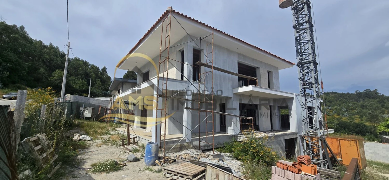 Moradia T4 para Venda em Revelhe Foto 48