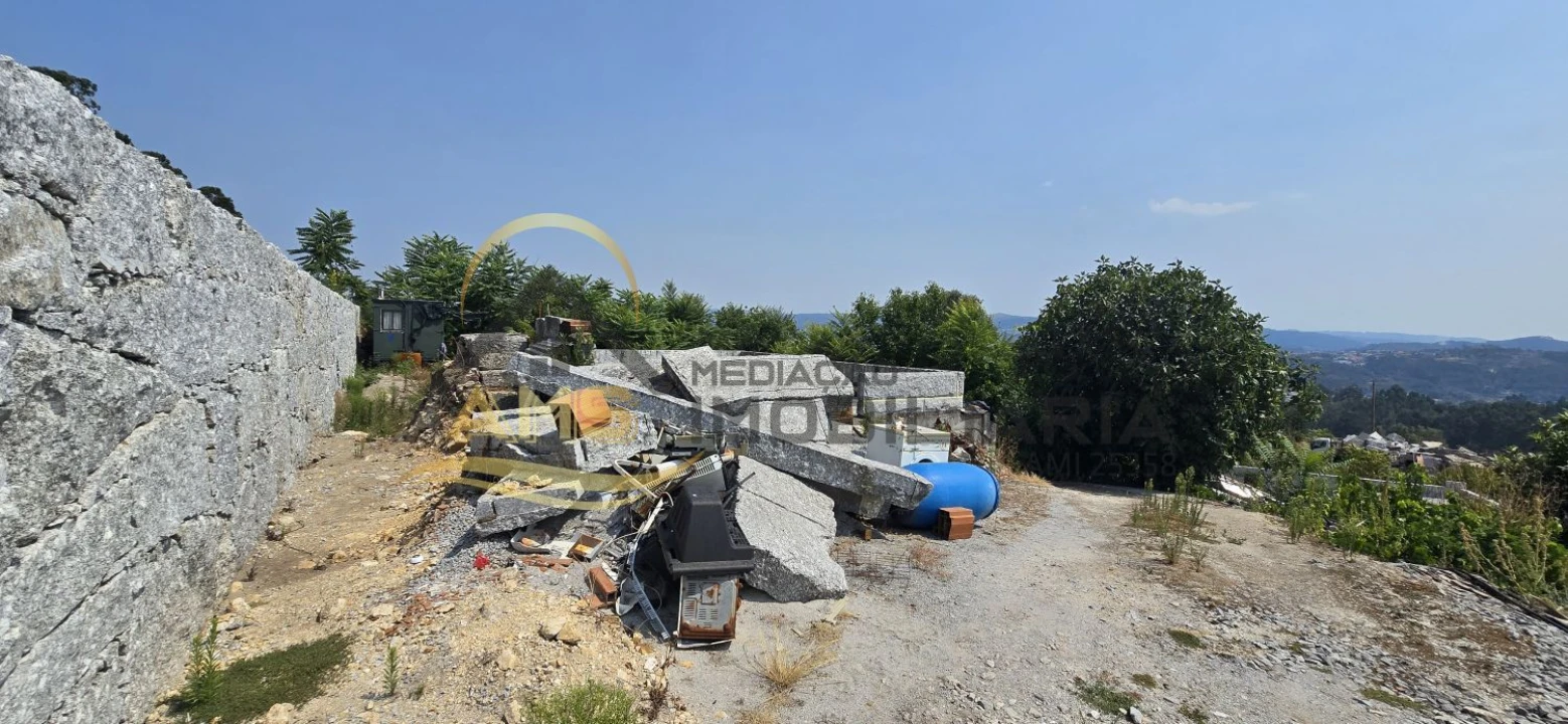 Moradia T2 para Venda em Golães Foto 17