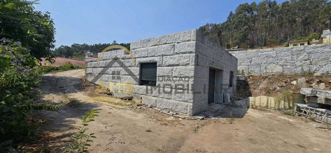 Moradia T2 para Venda em Golães Foto 12