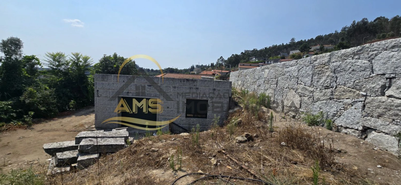 Moradia T2 para Venda em Golães Foto 30