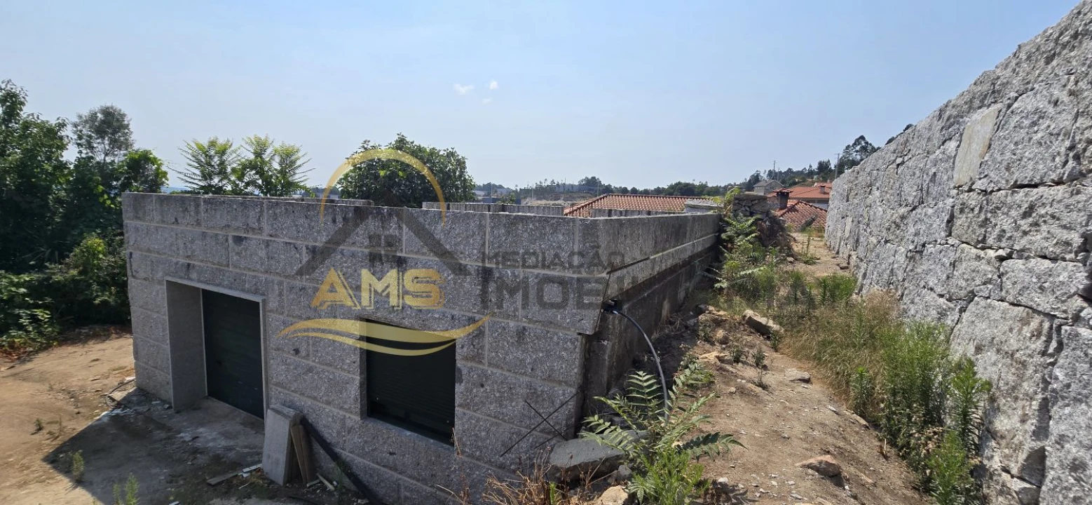 Moradia T2 para Venda em Golães Foto 36