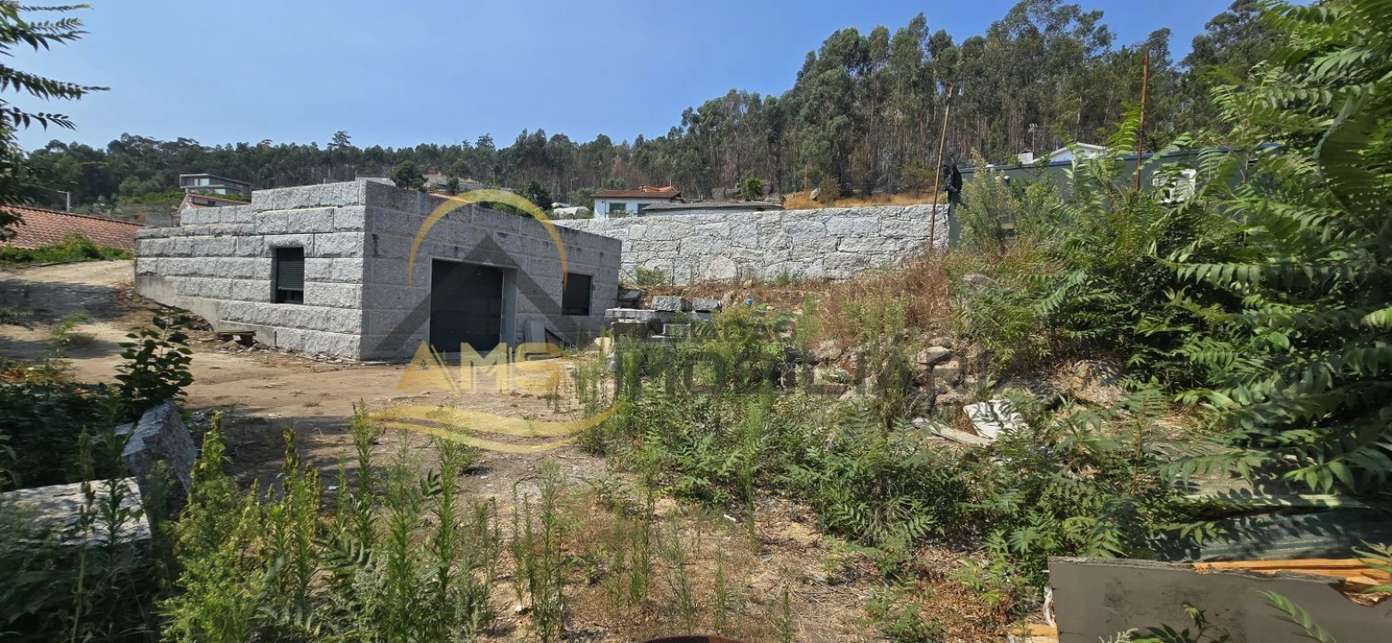 Moradia T2 para Venda em Golães Foto 9