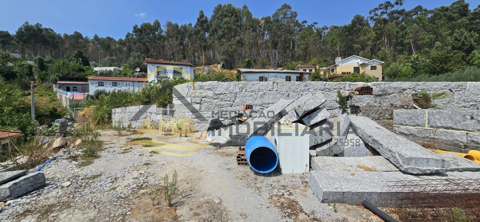 Moradia T2 para Venda em Golães Foto 23