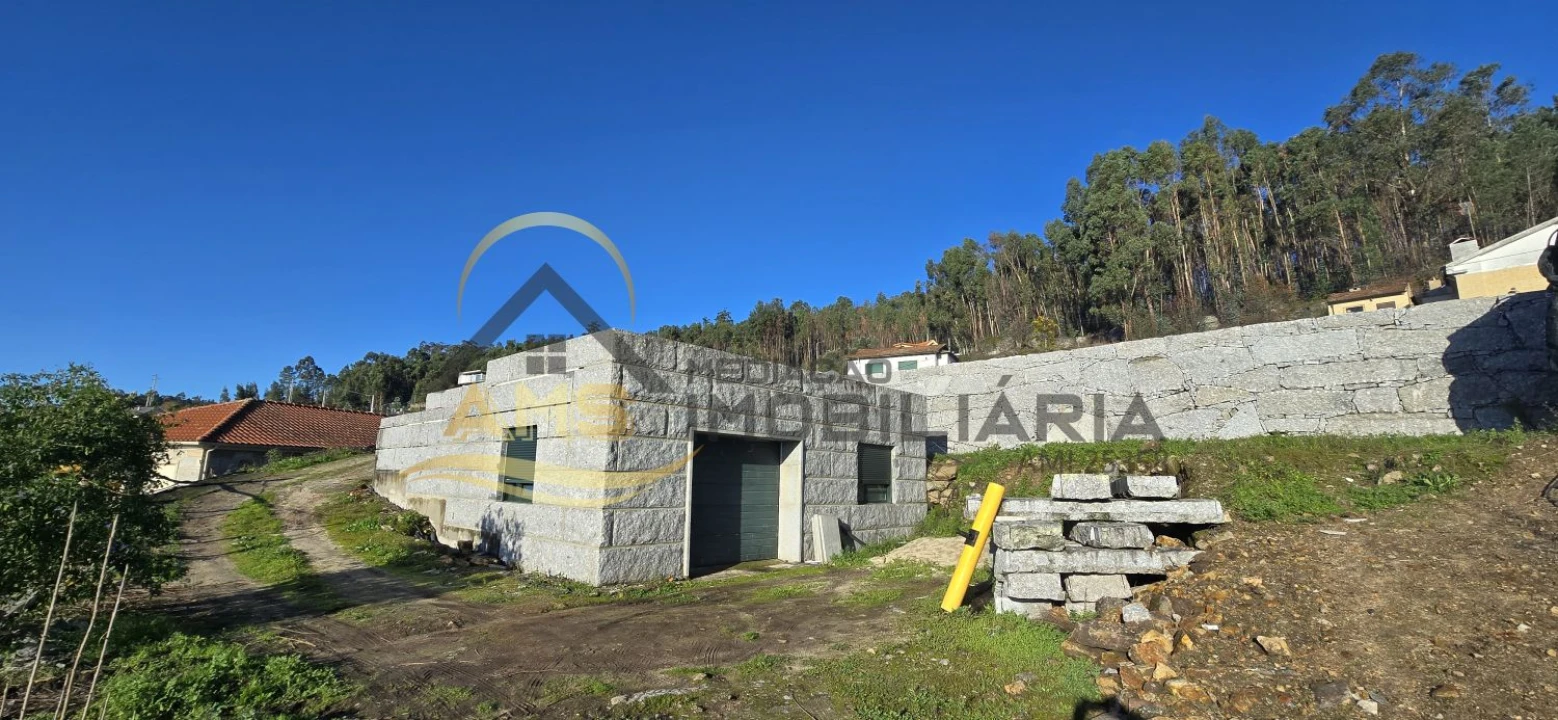 Moradia T2 para Venda em Golães Foto 12