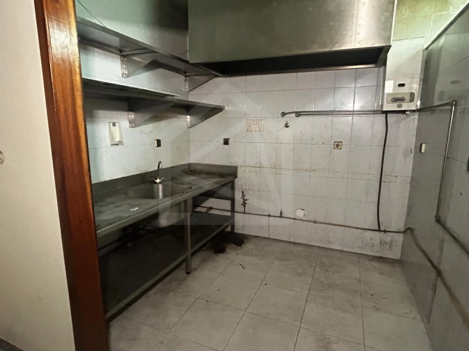 Loja para Venda em Candoso Santiago e Mascotelos Foto 8