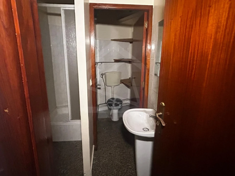 Loja para Venda em Candoso Santiago e Mascotelos Foto 15