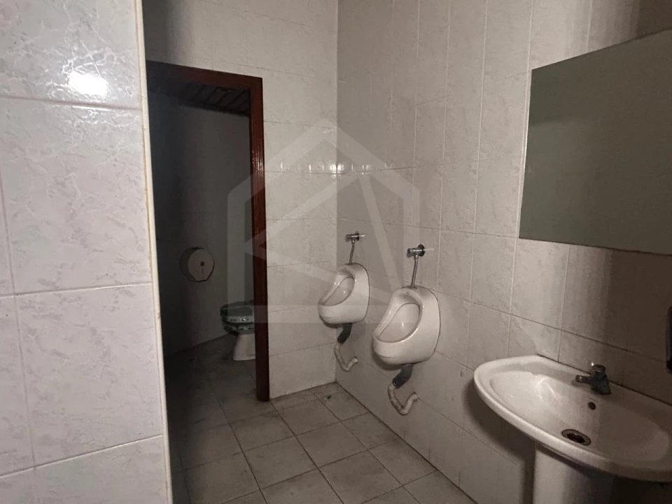 Loja para Venda em Candoso Santiago e Mascotelos Foto 16