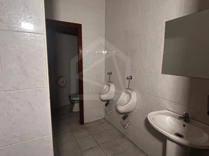 Loja para Venda em Candoso Santiago e Mascotelos Foto 16