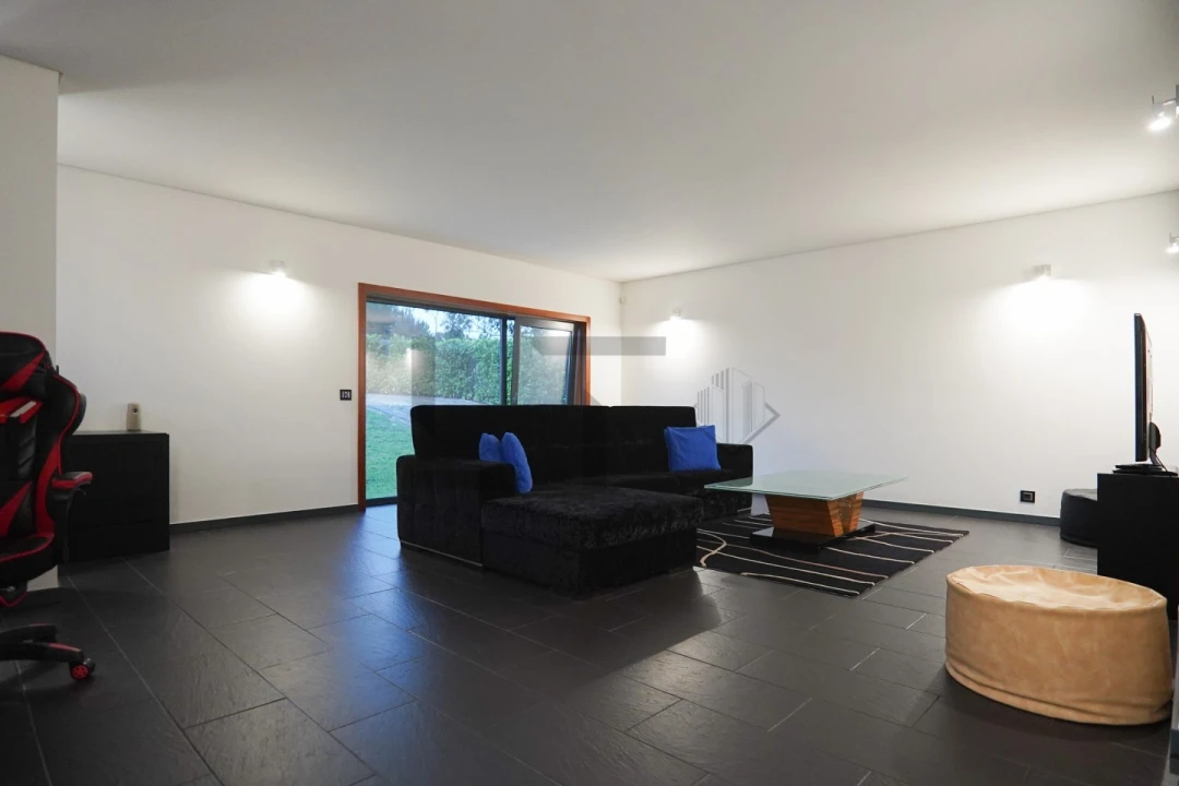 Moradia T5 para Venda em Avessadas e Rosém Foto 20