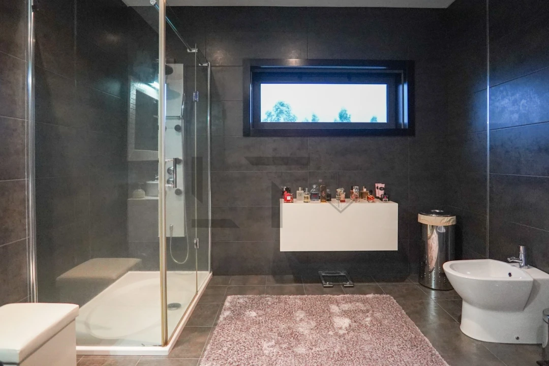 Moradia T5 para Venda em Avessadas e Rosém Foto 27