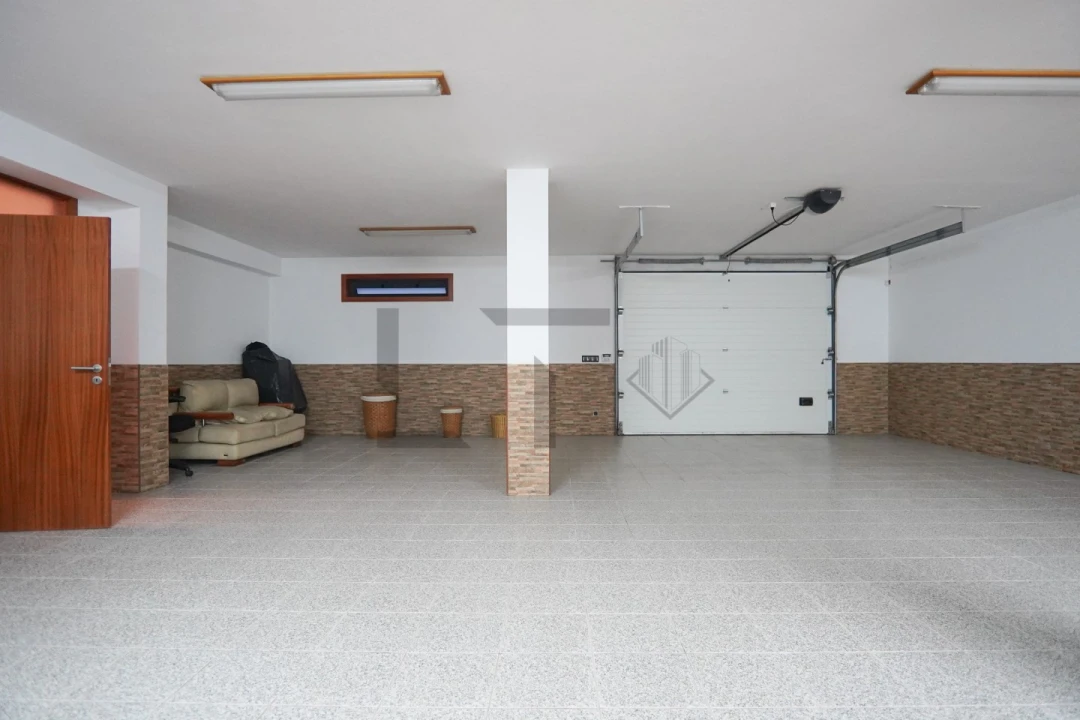 Moradia T5 para Venda em Avessadas e Rosém Foto 37