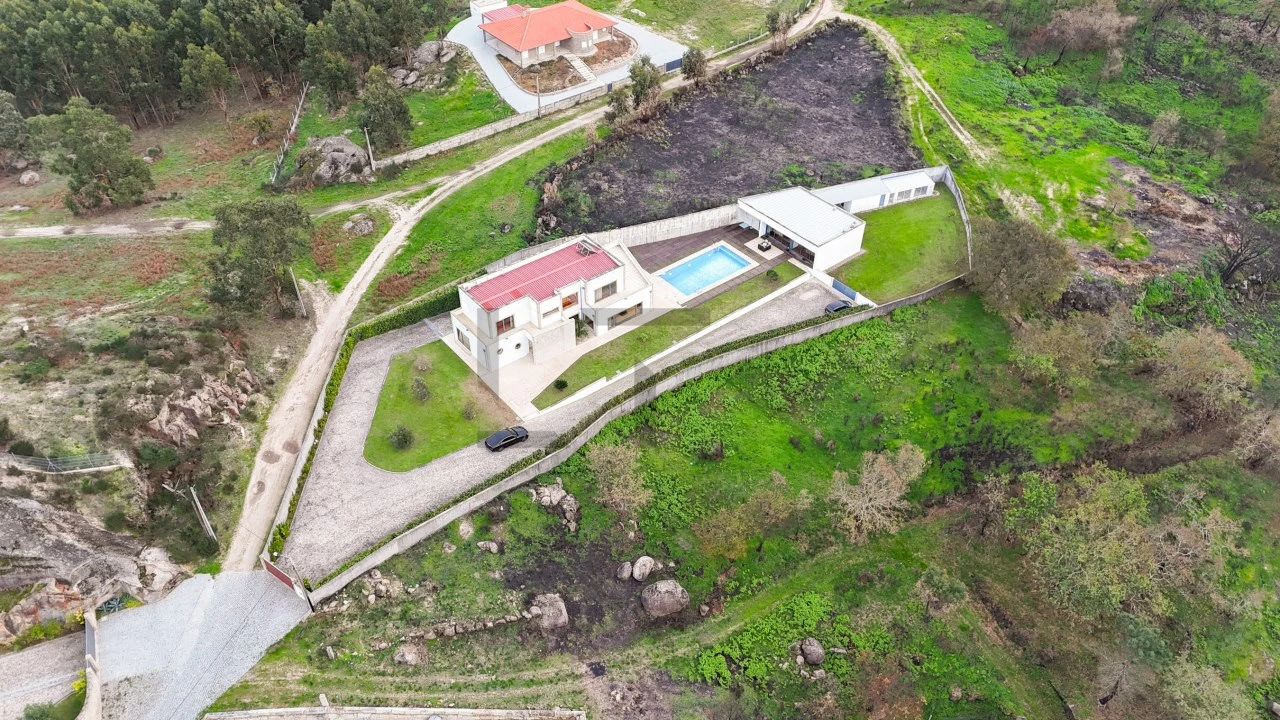 Moradia T5 para Venda em Avessadas e Rosém Foto 45