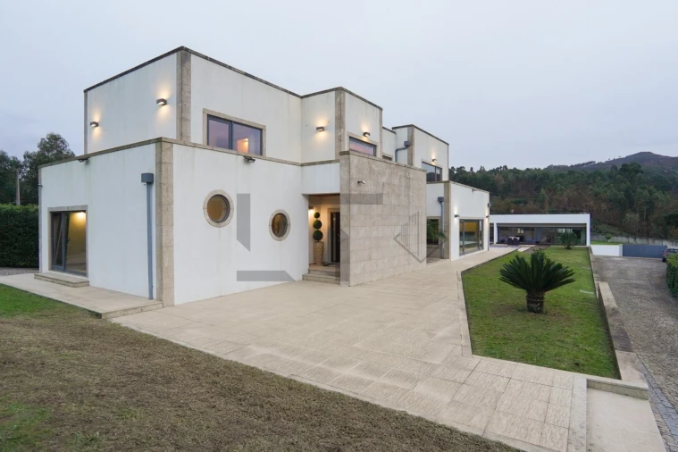 Moradia T5 para Venda em Avessadas e Rosém Foto 11