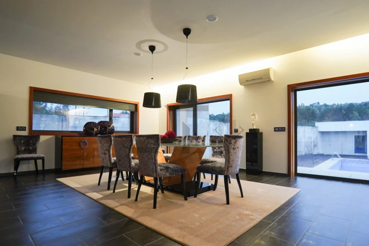 Moradia T5 para Venda em Avessadas e Rosém Foto 15