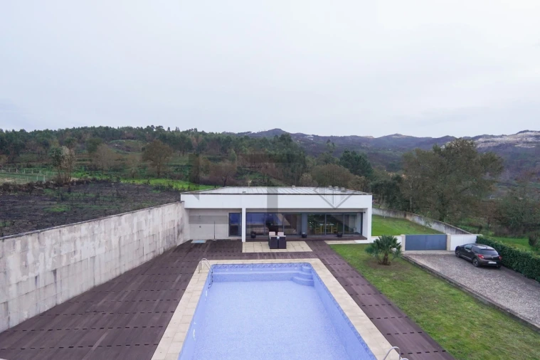 Moradia T5 para Venda em Avessadas e Rosém Foto 24