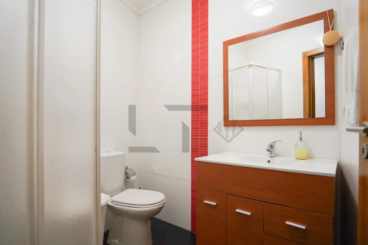 Moradia T5 para Venda em Avessadas e Rosém Foto 43