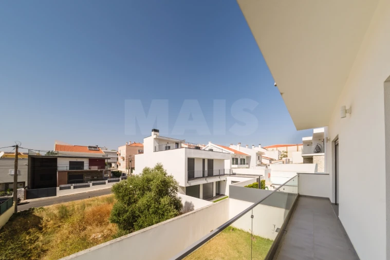 Moradia T4 para Venda em Santa Iria de Azoia, São João da Talha e Bobadela Foto 3