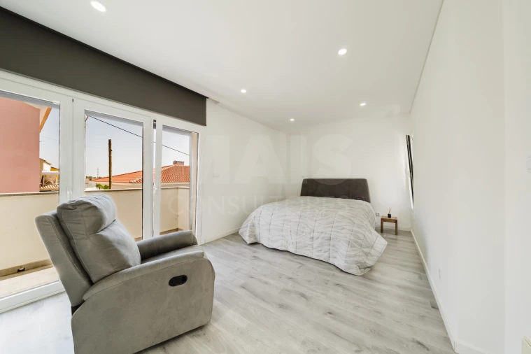 Moradia T4 para Venda em Santa Iria de Azoia, São João da Talha e Bobadela Foto 10