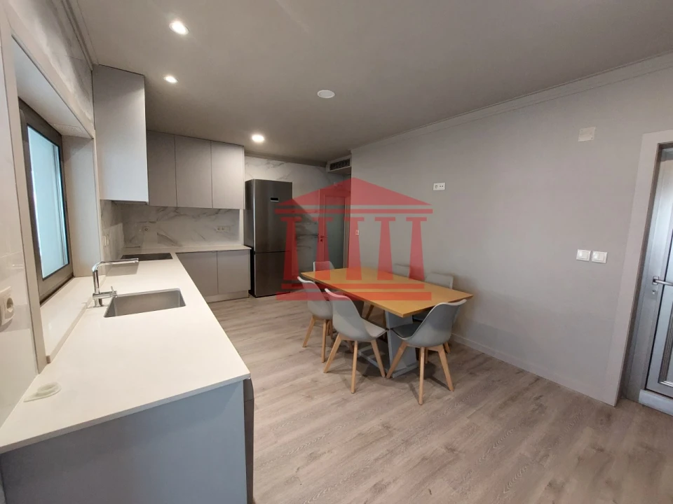 Moradia T3 para Venda em Campo e Tamel (São Pedro Fins) Foto 4