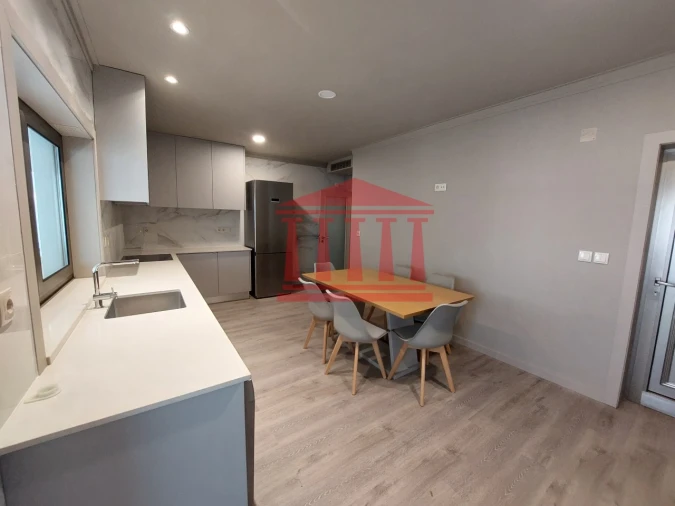 Moradia T5 para Venda em Campo e Tamel (São Pedro Fins) Foto 4