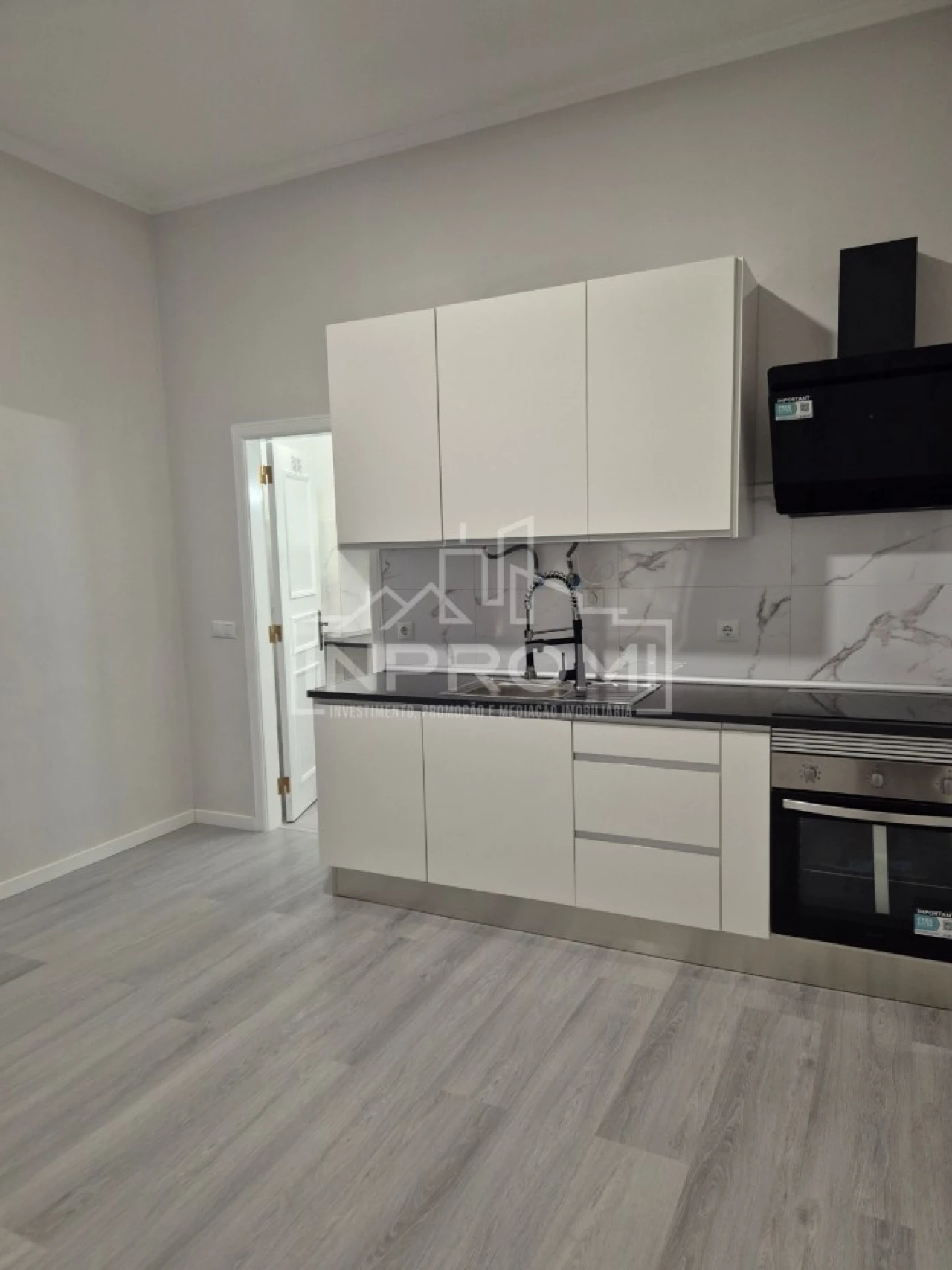 Apartamento T1 para Venda em Queluz e Belas Foto 1