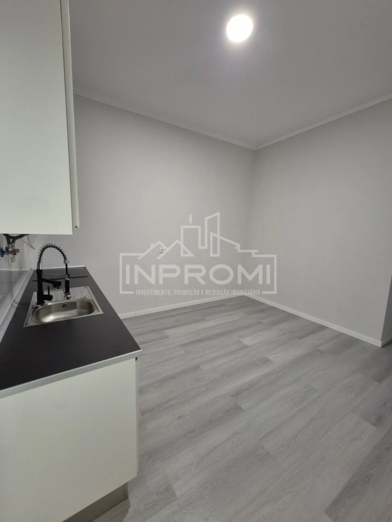 Apartamento T1 para Venda em Queluz e Belas Foto 5