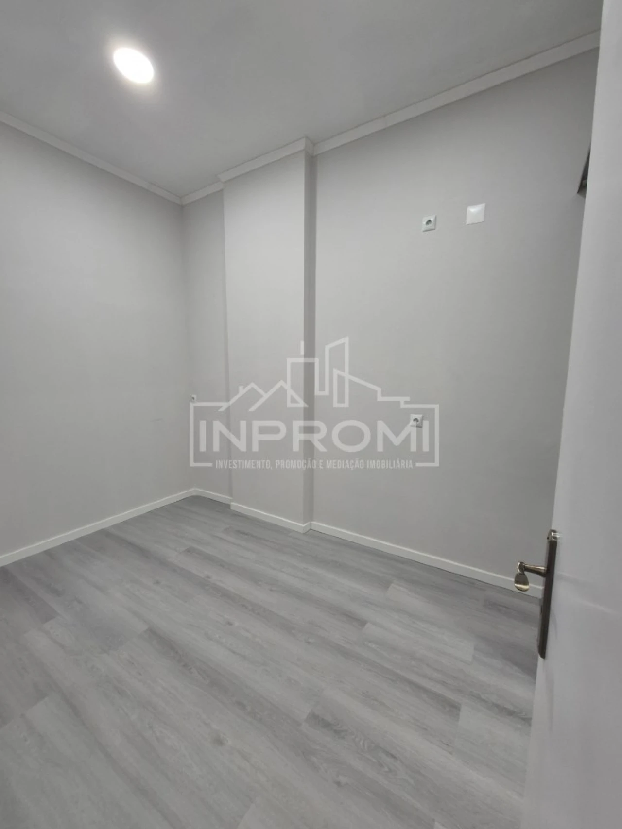 Apartamento T1 para Venda em Queluz e Belas Foto 10