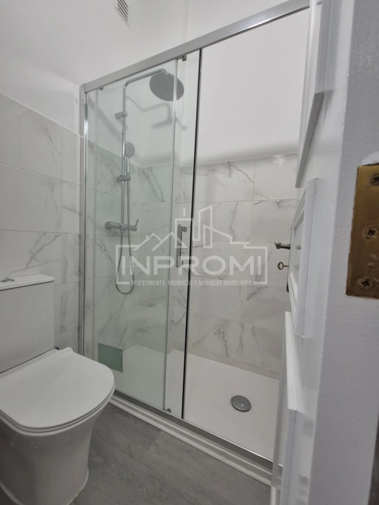 Apartamento T1 para Venda em Queluz e Belas Foto 20