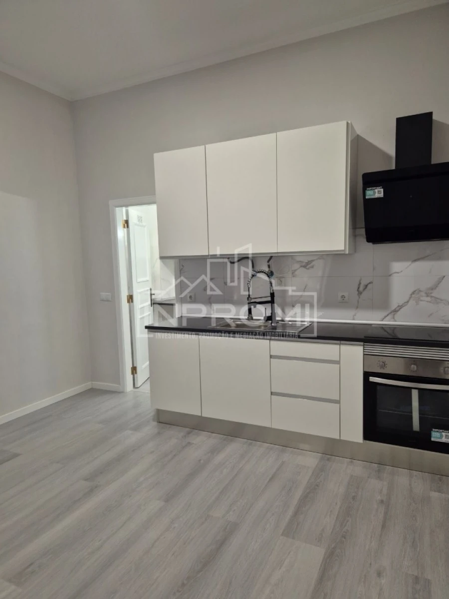 Apartamento T1 para Venda em Queluz e Belas Foto 1