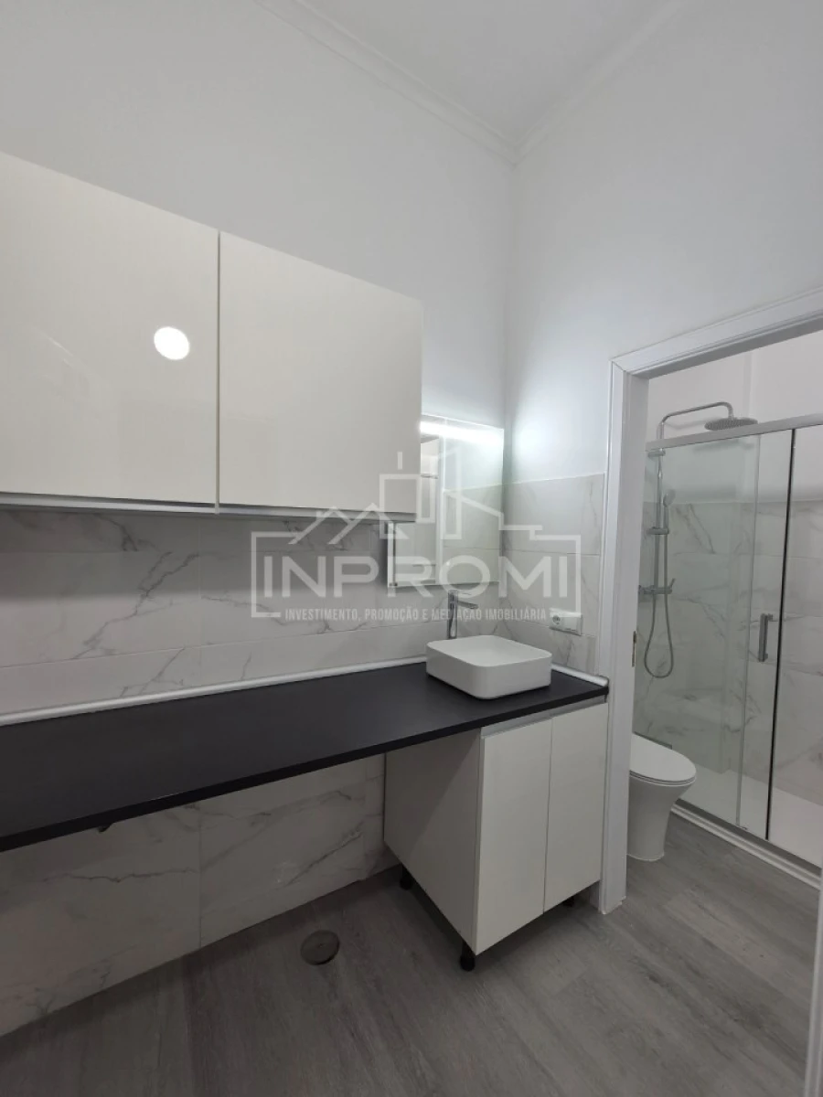 Apartamento T1 para Venda em Queluz e Belas Foto 3