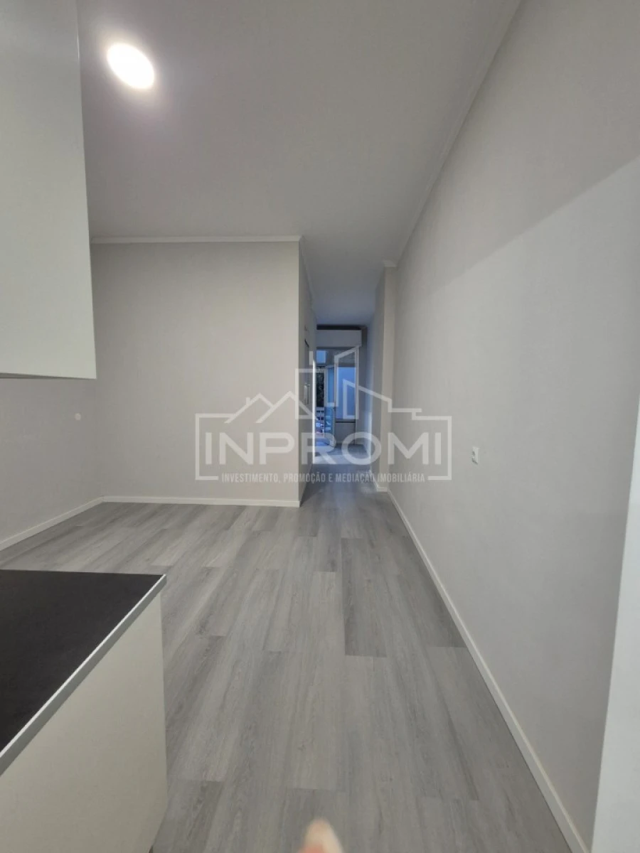 Apartamento T1 para Venda em Queluz e Belas Foto 4