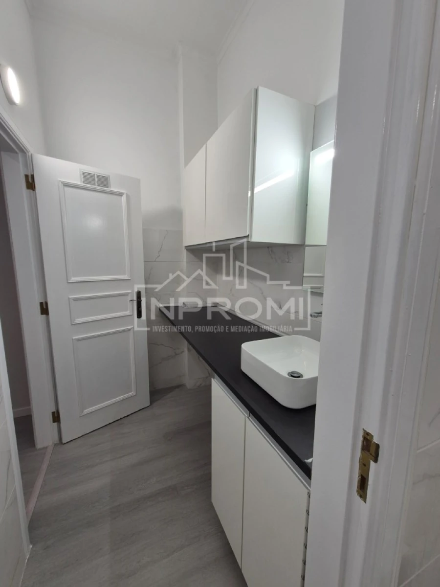 Apartamento T1 para Venda em Queluz e Belas Foto 9