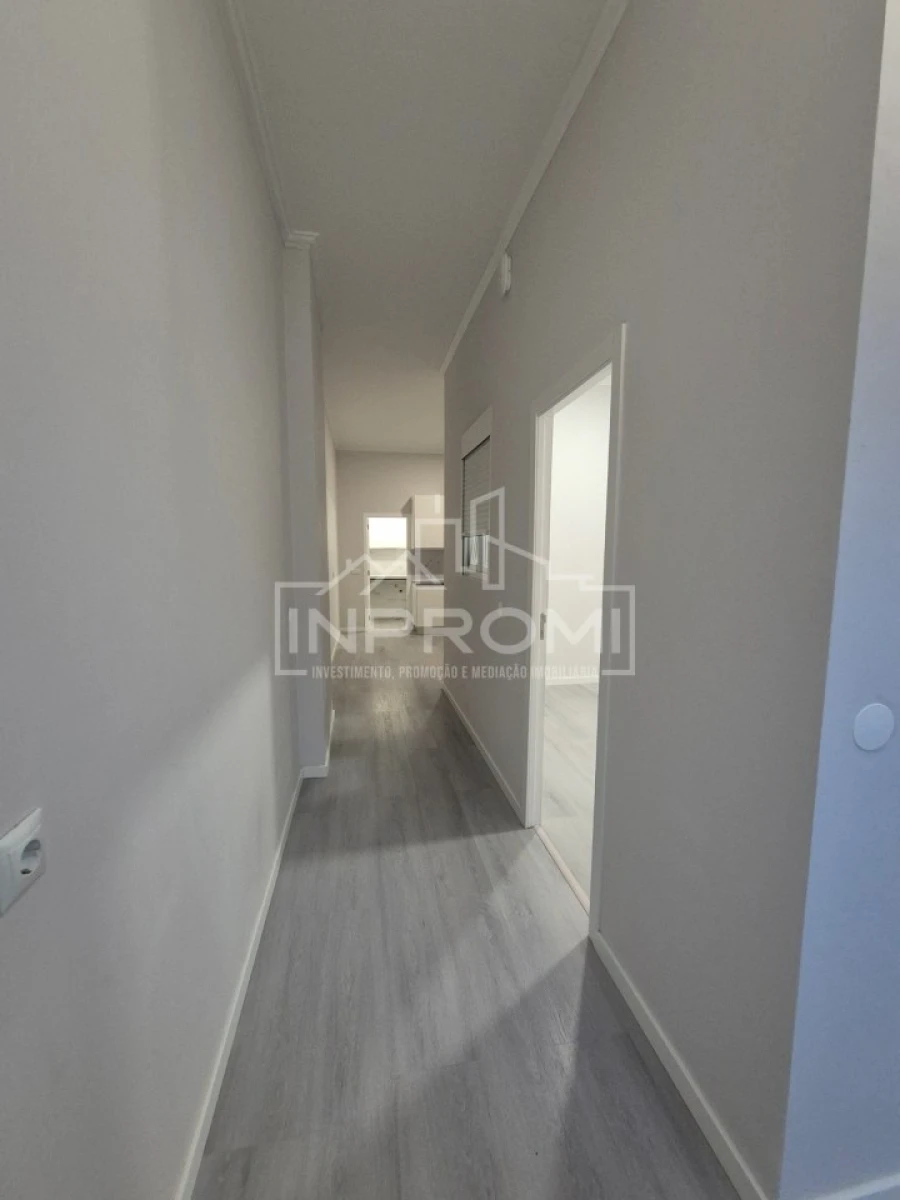 Apartamento T1 para Venda em Queluz e Belas Foto 18