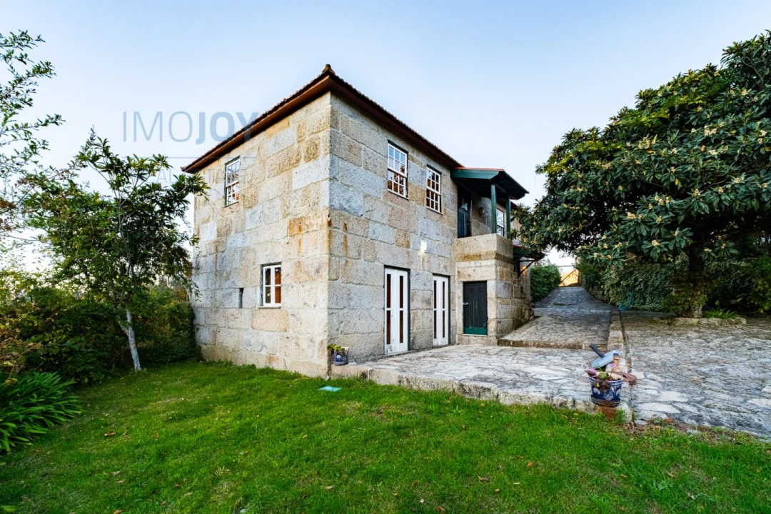 Quinta T3 para Venda em Oliveira do Douro Foto 1