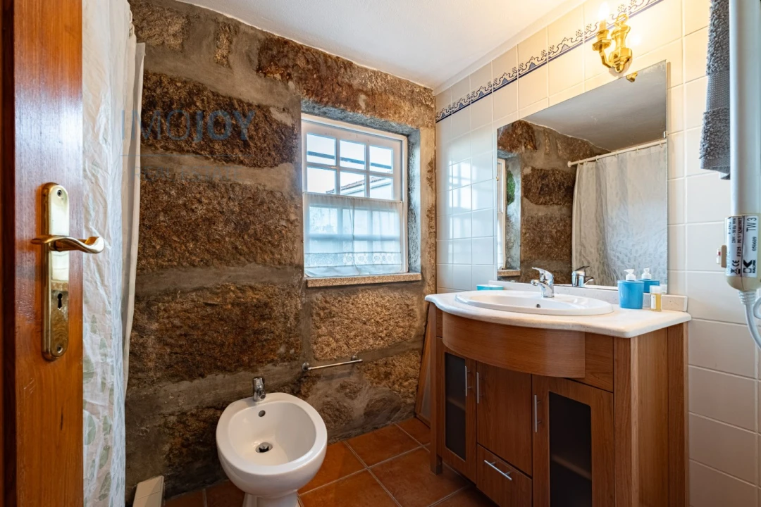 Quinta T3 para Venda em Oliveira do Douro Foto 13