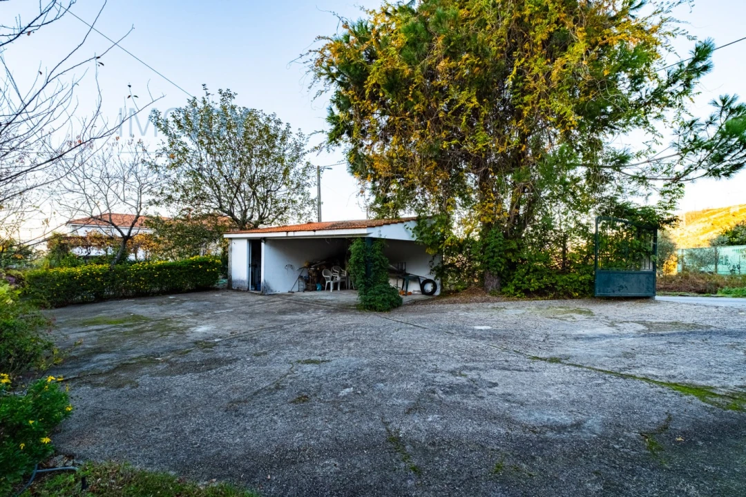 Quinta T3 para Venda em Oliveira do Douro Foto 31