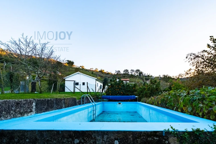 Quinta T3 para Venda em Oliveira do Douro Foto 2