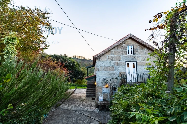 Quinta T3 para Venda em Oliveira do Douro Foto 3